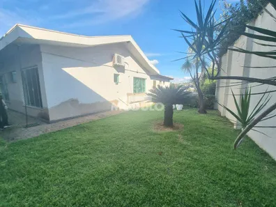 Prédio Comercial para alugar, 300m² no Fundinho, Uberlândia