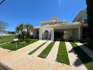Casa de Condomínio com 4 Quartos para alugar, 250m² no Jardim das Palmeiras, Uberlândia