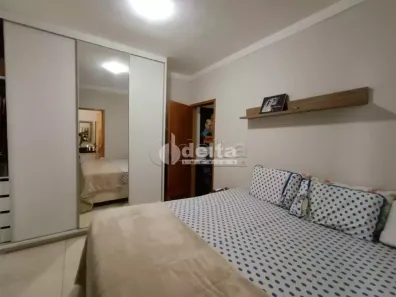 Casa com 2 Quartos à venda, 125m² no Laranjeiras, Uberlândia