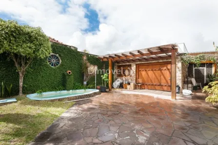 Casa com 3 Quartos para alugar, 250m² no Vila Assunção, Porto Alegre