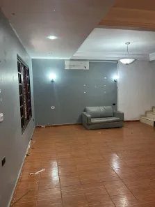Sobrado com 3 Quartos para alugar, 158m² no Parque Amazônia, Goiânia