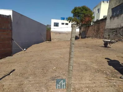 Lote/Terreno à venda, 300m² no Santa Lúcia, Divinópolis