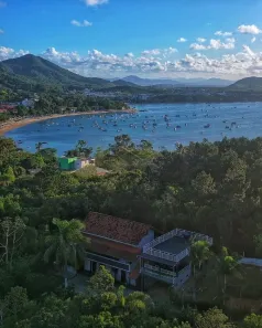 Casa com 4 Quartos à venda, 380m² no Armação, Penha