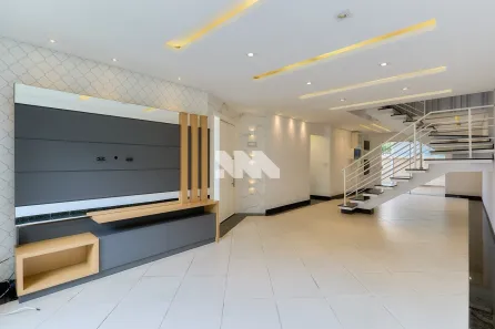 Casa de Condomínio com 4 Quartos para alugar, 268m² no Campo Comprido, Curitiba