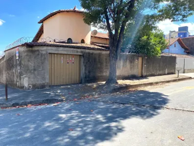 Casa com 5 Quartos à venda, 247m² no Inconfidentes, Contagem