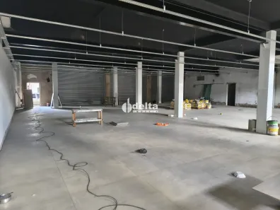 Ponto Comercial para alugar, 976m² no Nossa Senhora Aparecida, Uberlândia
