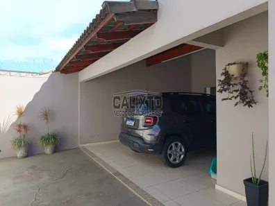 Casa com 3 Quartos à venda, 120m² no Jardim Holanda, Uberlândia