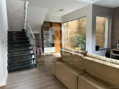 Casa com 3 Quartos para alugar, 200m² no Granada, Uberlândia