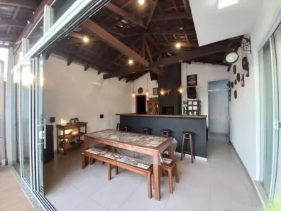 Casa com 3 Quartos à venda, 134m² no Petrópolis, Joinville