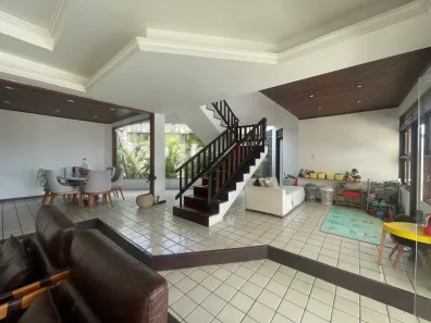Sobrado com 5 Quartos para alugar, 384m² no Candelária, Natal