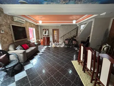 Casa com 3 Quartos à venda, 160m² no Centro, Uberlândia