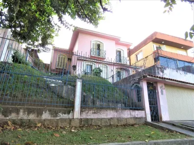 Casa com 4 Quartos à venda, 264m² no Medianeira, Porto Alegre