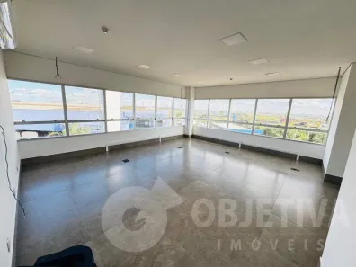 Sala Comercial para alugar, 85m² no Segismundo Pereira, Uberlândia