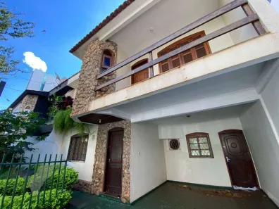 Sobrado com 3 Quartos para alugar, 177m² no Centro, Cascavel