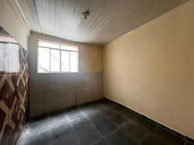 Casa com 2 Quartos para alugar, 45m² no Ipiranga, Juiz de Fora