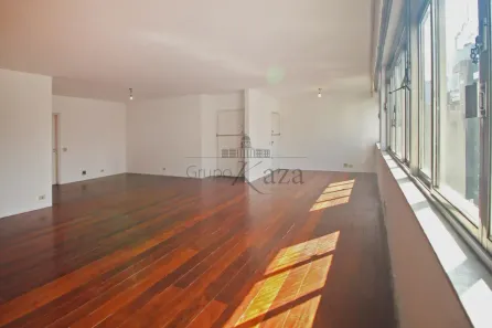 Apartamento com 3 Quartos à venda, 212m² no Cerqueira César, São Paulo