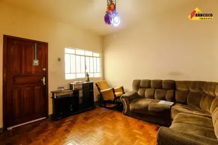 com 3 Quartos para alugar, 80m² no Centro, Divinópolis