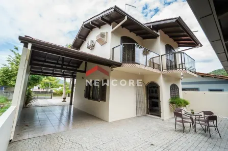 Casas à venda em Bombinhas, SC - Viva Real