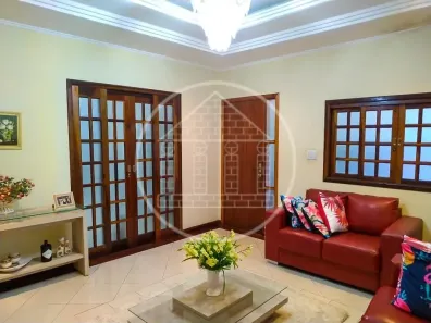 Sobrado com 3 Quartos à venda, 222m² no Núcleo Habitacional Mary Dota, Bauru