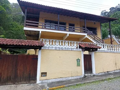 Casa com 3 Quartos à venda, 140m² no Quissama, Petrópolis