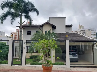 Sobrado com 4 Quartos à venda, 220m² no Córrego Grande, Florianópolis