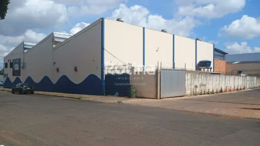 Galpão/Depósito/Armazém para alugar, 835m² no Distrito Industrial, Uberlândia