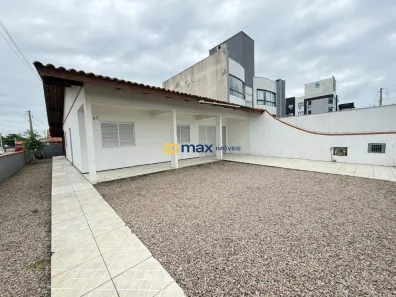 Casa com 3 Quartos para alugar, 161m² no Meia Praia, Navegantes
