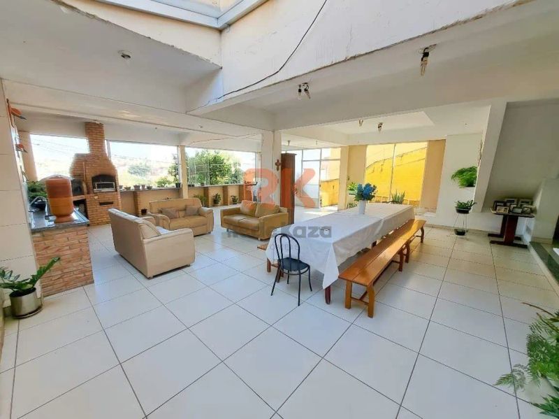 Casa com 5 quartos — Santa Mônica, Belo Horizonte