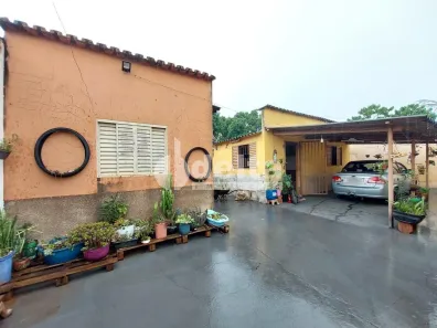 Casa com 5 Quartos à venda, 174m² no Presidente Roosevelt, Uberlândia