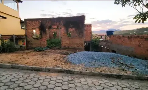 Lote/Terreno à venda, 240m² no Centro, Goiabeira