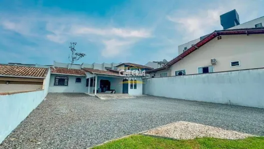 Casa com 3 Quartos para alugar, 120m² no Costa e Silva, Joinville