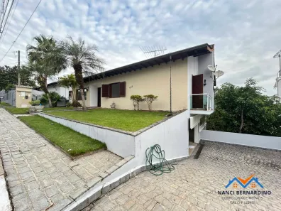 Casa de Condomínio com 3 Quartos para venda ou aluguel, 266m² no Jardim das Cerejeiras, Arujá