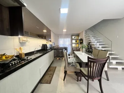 Sobrado com 3 Quartos à venda, 108m² no Saguaçu, Joinville