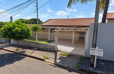 Casa com 3 Quartos para alugar, 160m² no Bandeirantes, Londrina
