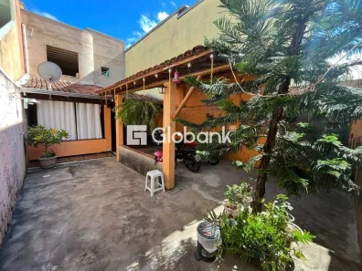 Casa com 5 Quartos à venda, 120m² no Major Prates, Montes Claros