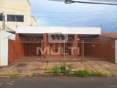 Casa com 3 Quartos para alugar, 150m² no Umuarama, Uberlândia