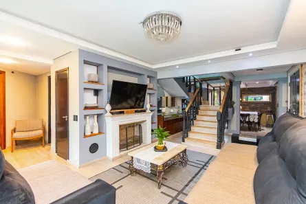 Sobrado com 5 Quartos à venda, 415m² no Orleans, Curitiba