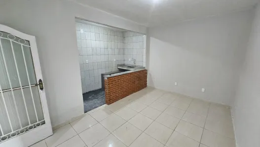 Casa com 1 Quarto para alugar, 35m² no da Luz, Nova Iguaçu