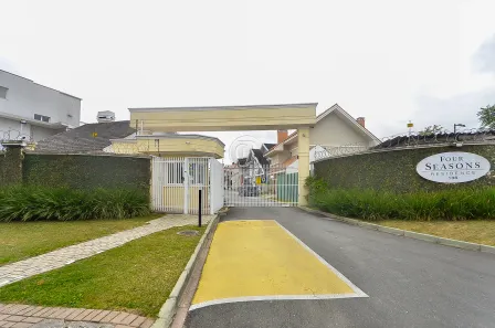 Lote/Terreno à venda, 251m² no Butiatuvinha, Curitiba