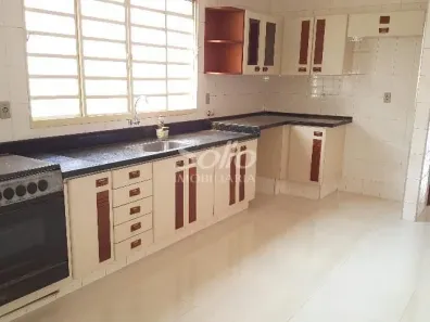 Sala Comercial com 3 Quartos para alugar, 160m² no Nossa Senhora Aparecida, Uberlândia