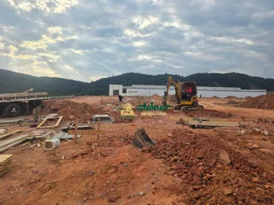 Galpão/Depósito/Armazém para alugar, 6400m² no Chácaras Guanabara, Guararema