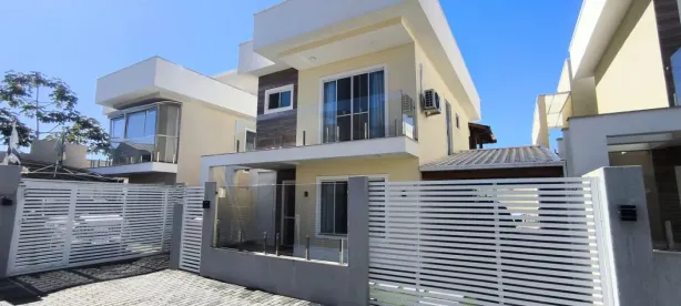 Casa com 3 Quartos à venda, 140m² no Extensão do Bosque, Rio das Ostras