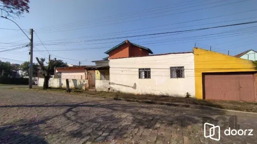 Casa com 2 Quartos à venda, 80m² no Vila Nova, Porto Alegre
