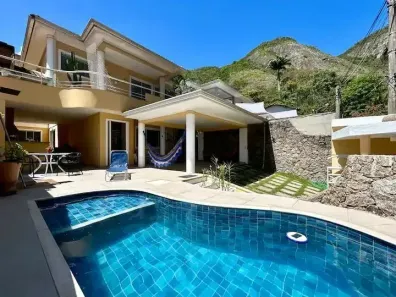 Casa com 4 Quartos para alugar, 250m² no Itacoatiara, Niterói