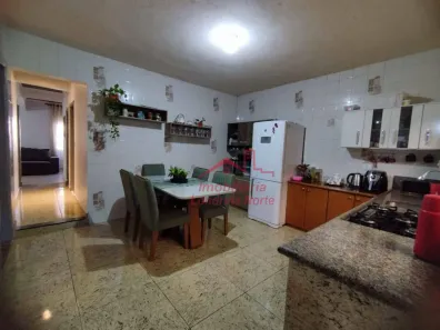 Casa com 4 Quartos à venda, 150m² no Aquilles Sthengel, Londrina