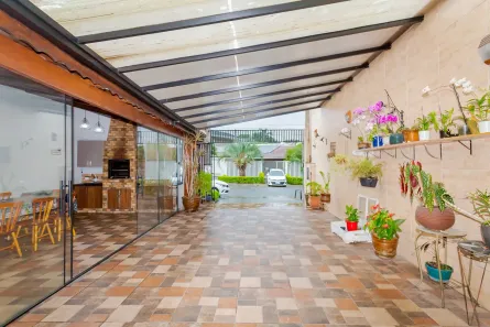 Sobrado com 4 Quartos à venda, 350m² no Xaxim, Curitiba