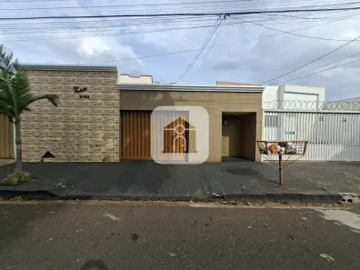 Apartamento com 3 Quartos para alugar, 86m² no Presidente Roosevelt, Uberlândia
