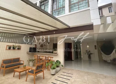 Sobrado com 3 Quartos à venda, 159m² no Embaré, Santos