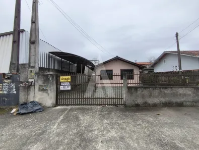 Casa com 2 Quartos para alugar, 53m² no Iririú, Joinville