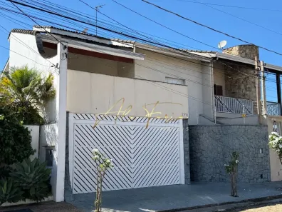 Casa com 3 Quartos à venda, 237m² no Jardim Santo Antônio, Itatiba